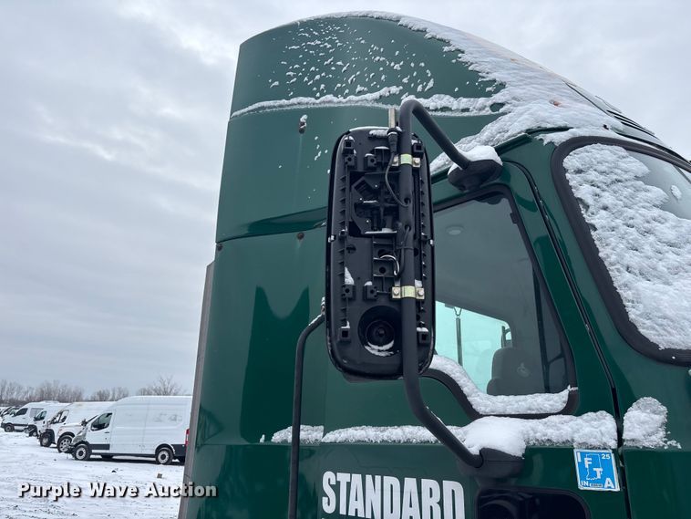 image for item YA2320 2016 Mack CXU613 semi truck