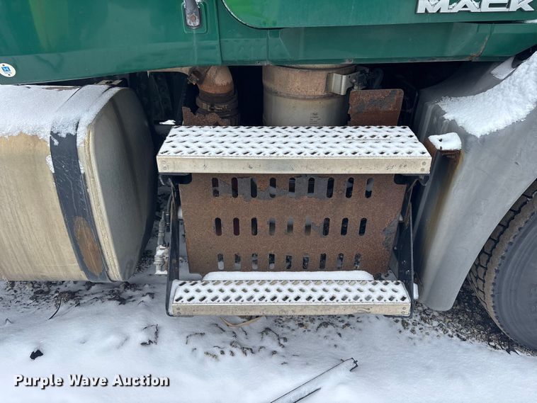 image for item YA2320 2016 Mack CXU613 semi truck