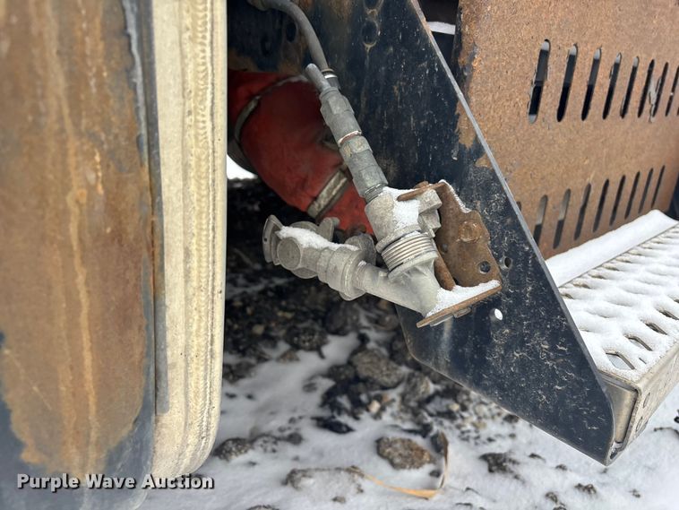 image for item YA2320 2016 Mack CXU613 semi truck