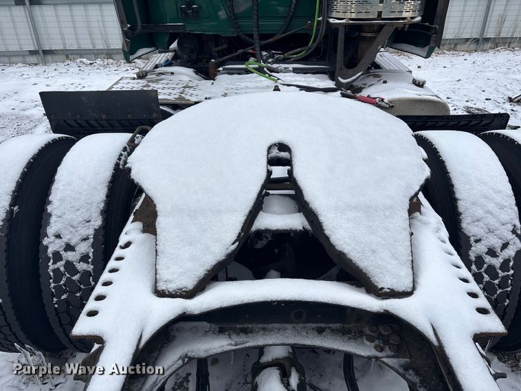 image for item YA2320 2016 Mack CXU613 semi truck