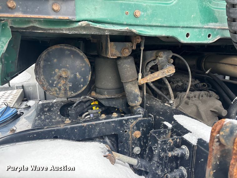 image for item YA2320 2016 Mack CXU613 semi truck