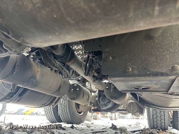 image for item YA2320 2016 Mack CXU613 semi truck