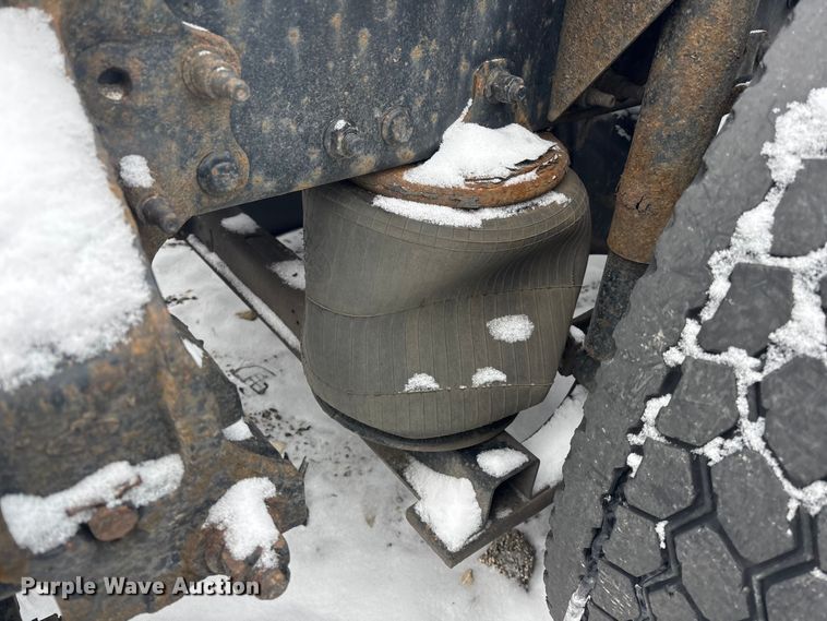 image for item YA2320 2016 Mack CXU613 semi truck