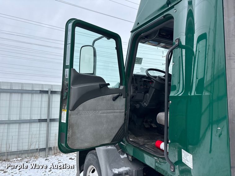 image for item YA2320 2016 Mack CXU613 semi truck