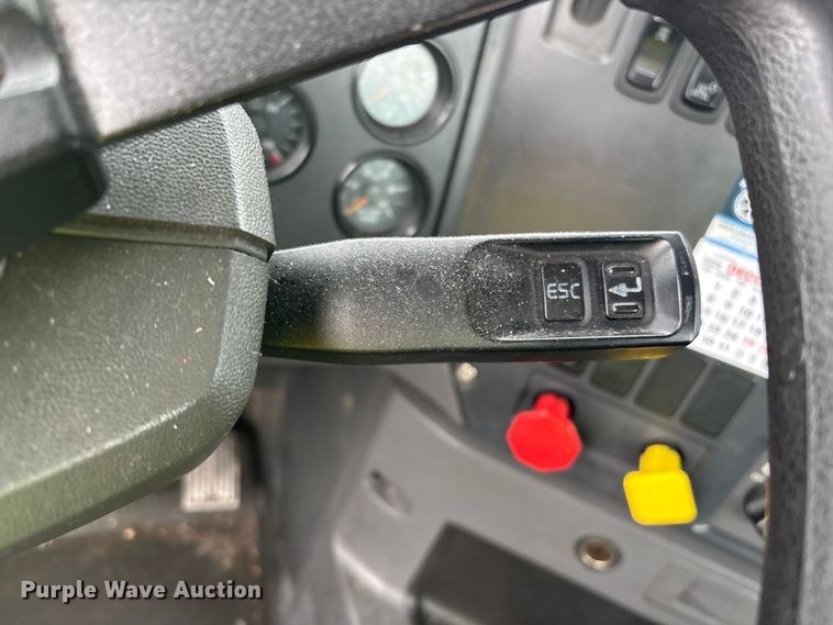 image for item YA2320 2016 Mack CXU613 semi truck