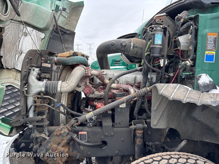 image for item YA2320 2016 Mack CXU613 semi truck