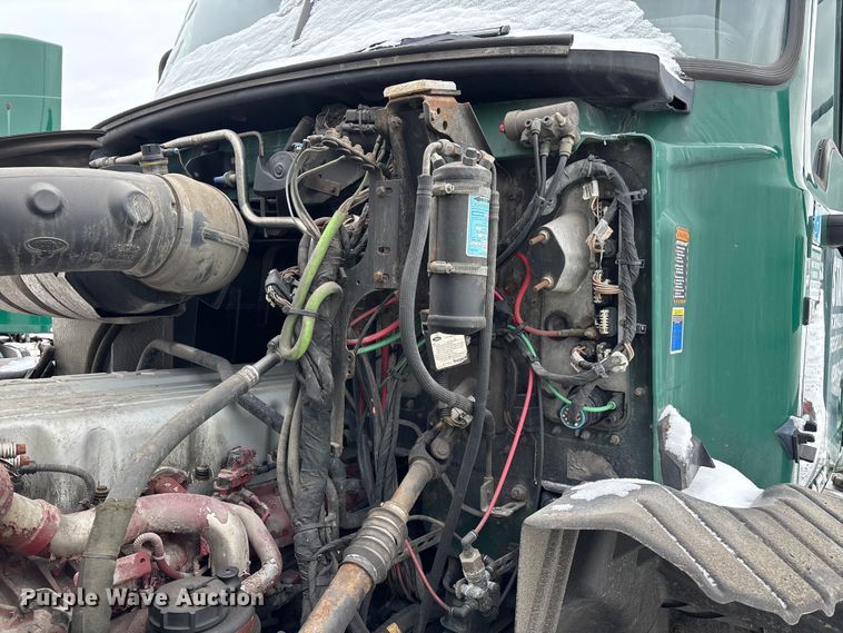 image for item YA2320 2016 Mack CXU613 semi truck