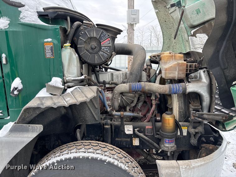 image for item YA2320 2016 Mack CXU613 semi truck