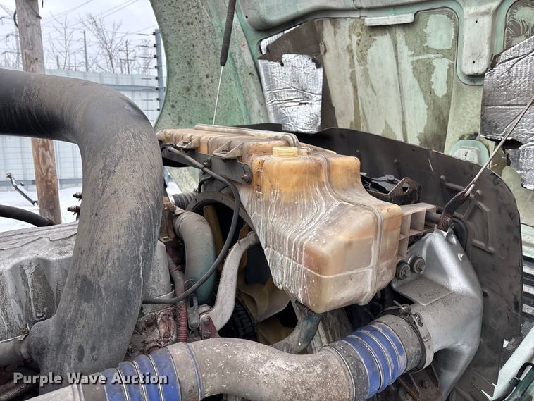 image for item YA2320 2016 Mack CXU613 semi truck