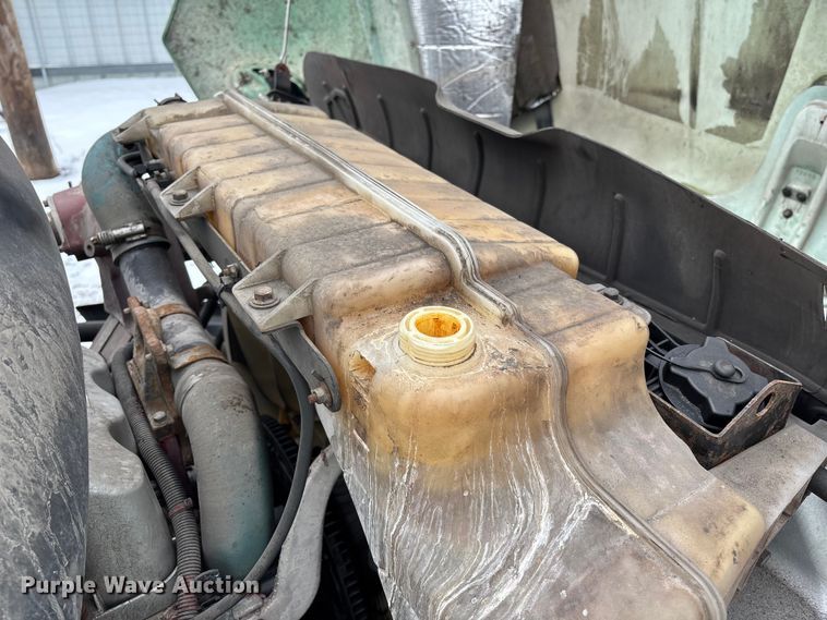 image for item YA2320 2016 Mack CXU613 semi truck