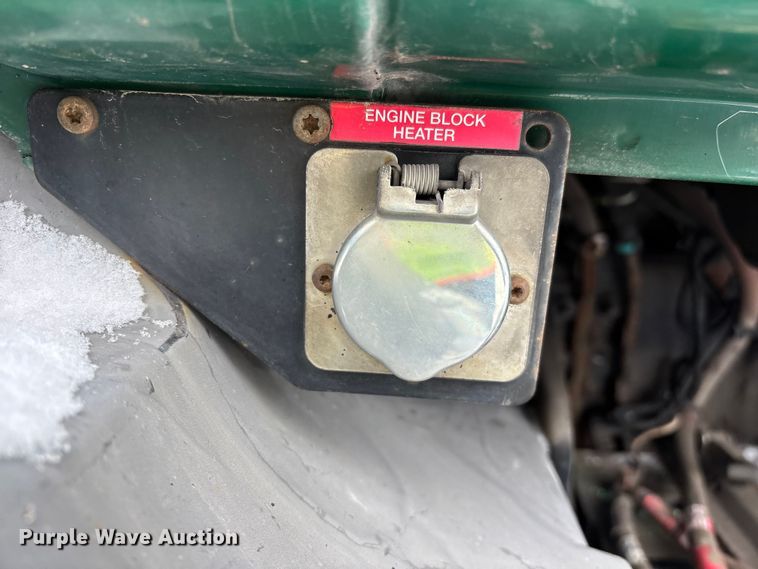 image for item YA2320 2016 Mack CXU613 semi truck