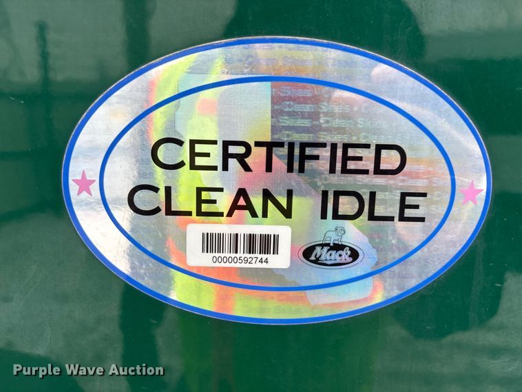 image for item YA2320 2016 Mack CXU613 semi truck