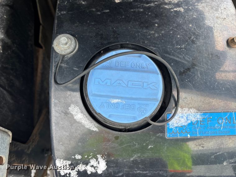 image for item YA2320 2016 Mack CXU613 semi truck