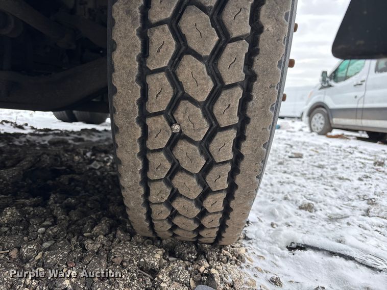 image for item YA2320 2016 Mack CXU613 semi truck