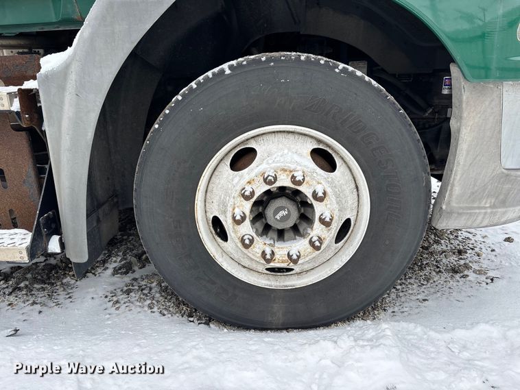 image for item YA2320 2016 Mack CXU613 semi truck