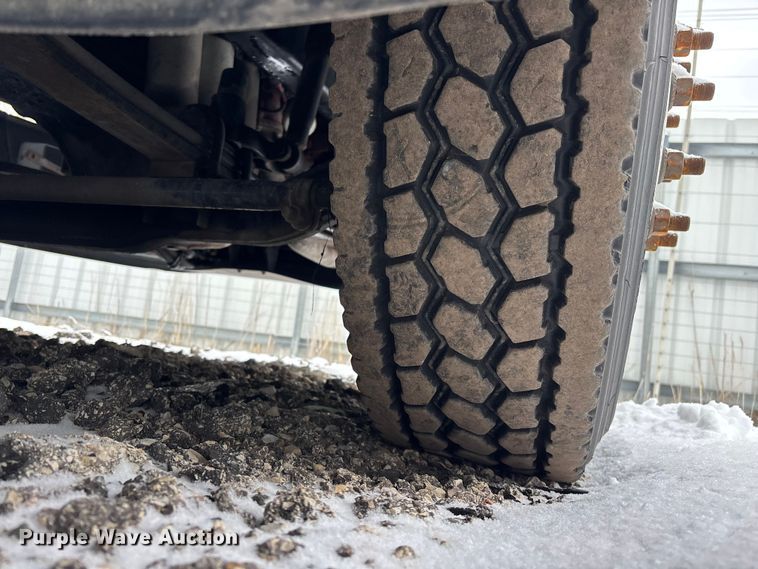 image for item YA2320 2016 Mack CXU613 semi truck