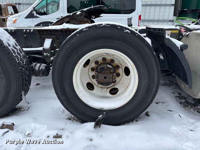 image for item YA2320 2016 Mack CXU613 semi truck