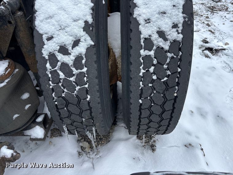 image for item YA2320 2016 Mack CXU613 semi truck