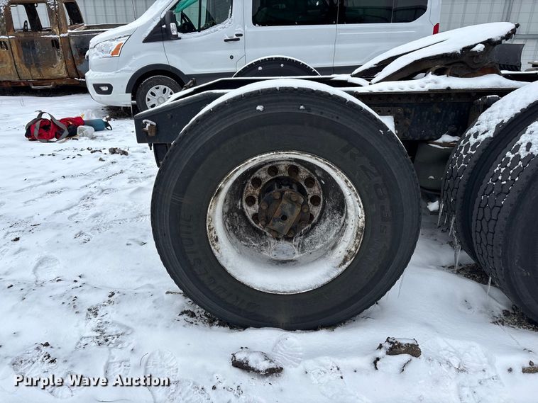 image for item YA2320 2016 Mack CXU613 semi truck