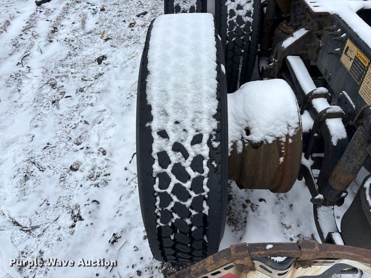 image for item YA2320 2016 Mack CXU613 semi truck