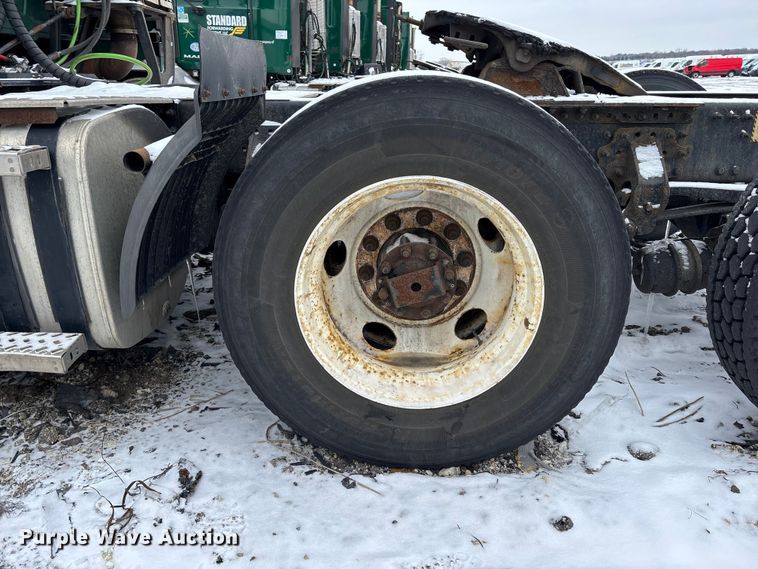 image for item YA2320 2016 Mack CXU613 semi truck