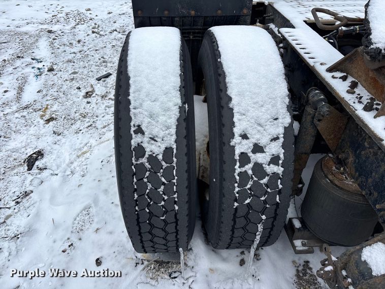 image for item YA2320 2016 Mack CXU613 semi truck