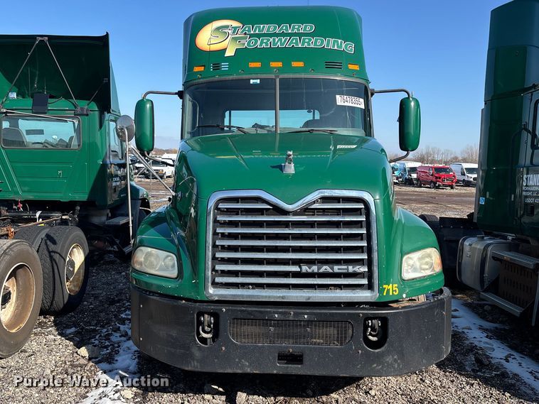 image for item YA2321 2016 Mack CXU613 semi truck