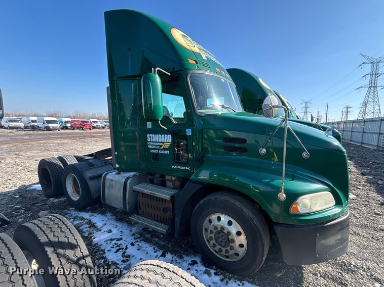 image for item YA2321 2016 Mack CXU613 semi truck