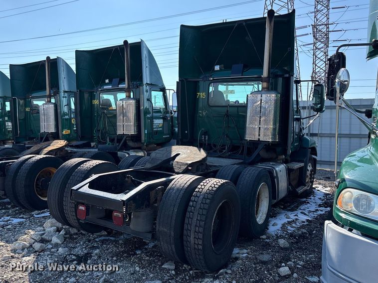 image for item YA2321 2016 Mack CXU613 semi truck