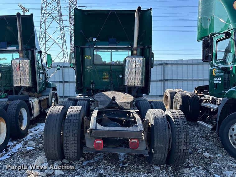 image for item YA2321 2016 Mack CXU613 semi truck