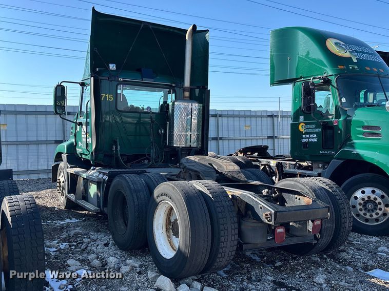 image for item YA2321 2016 Mack CXU613 semi truck