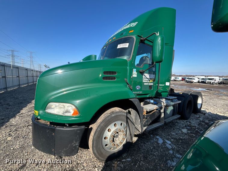 image for item YA2321 2016 Mack CXU613 semi truck