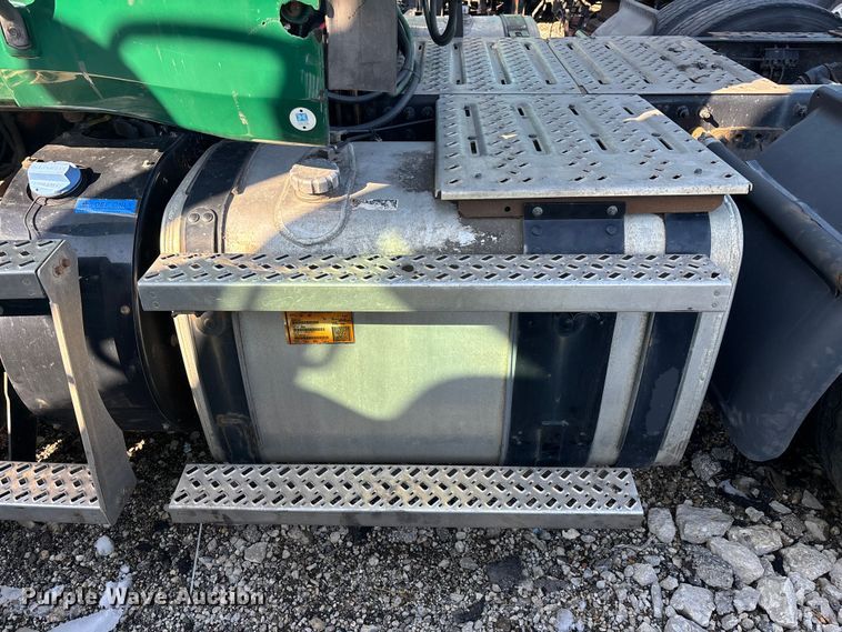 image for item YA2321 2016 Mack CXU613 semi truck