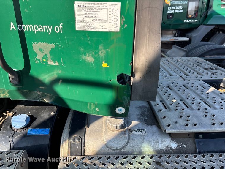 image for item YA2321 2016 Mack CXU613 semi truck