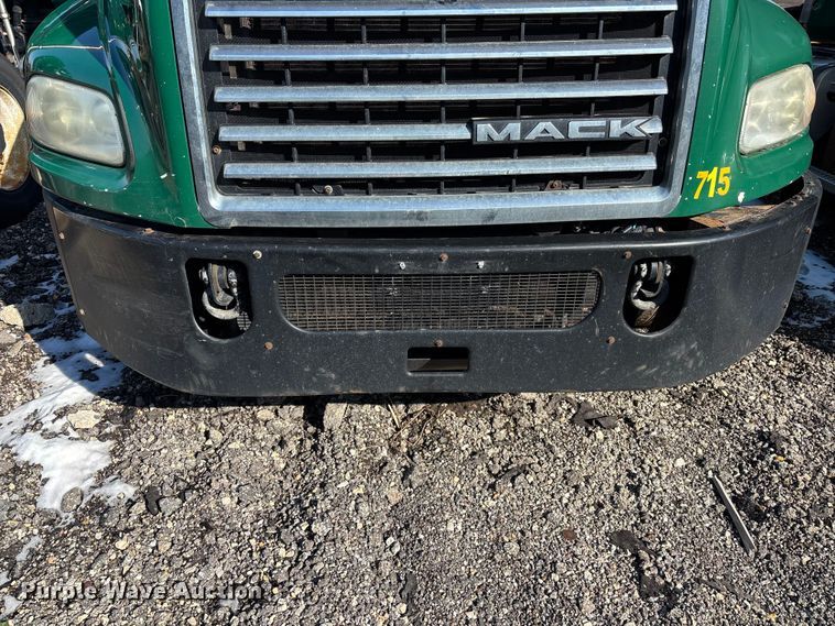 image for item YA2321 2016 Mack CXU613 semi truck