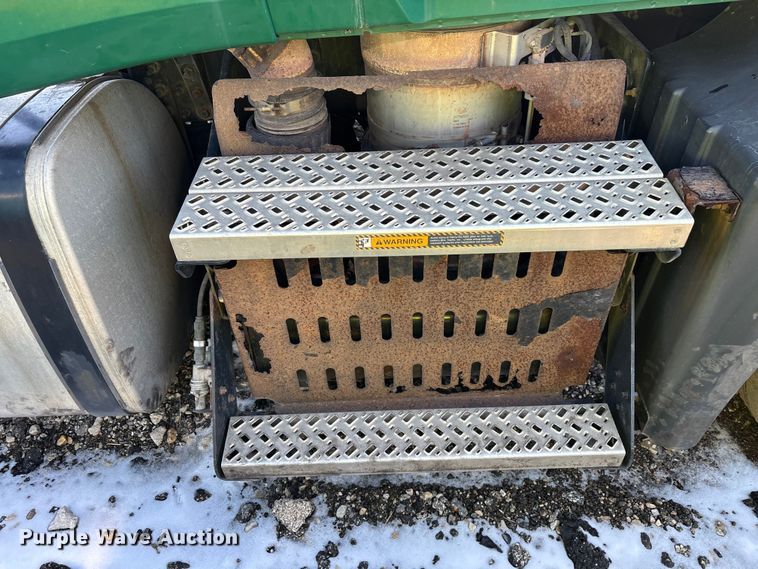 image for item YA2321 2016 Mack CXU613 semi truck