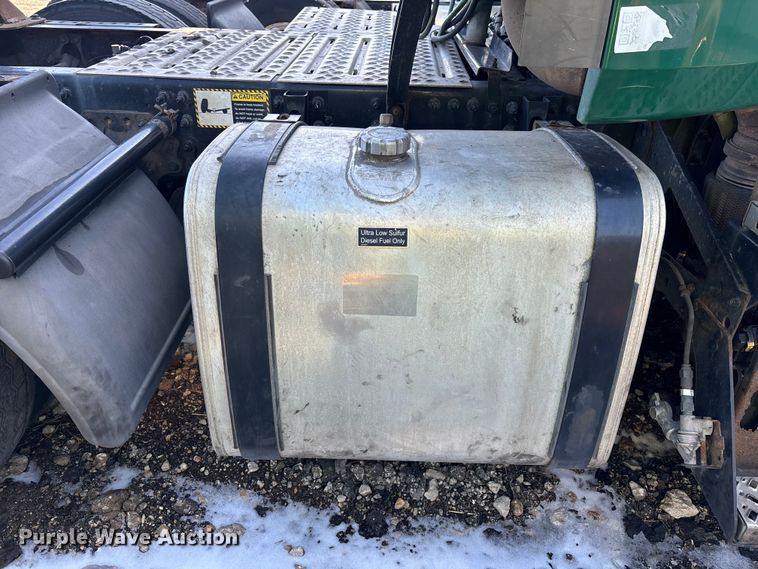 image for item YA2321 2016 Mack CXU613 semi truck