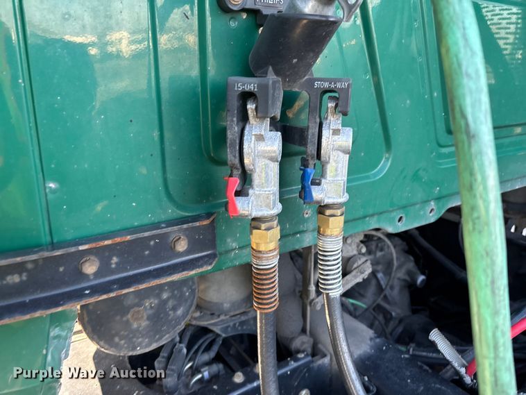 image for item YA2321 2016 Mack CXU613 semi truck