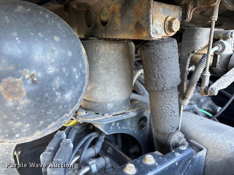 image for item YA2321 2016 Mack CXU613 semi truck