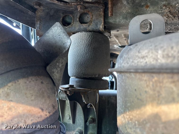 image for item YA2321 2016 Mack CXU613 semi truck