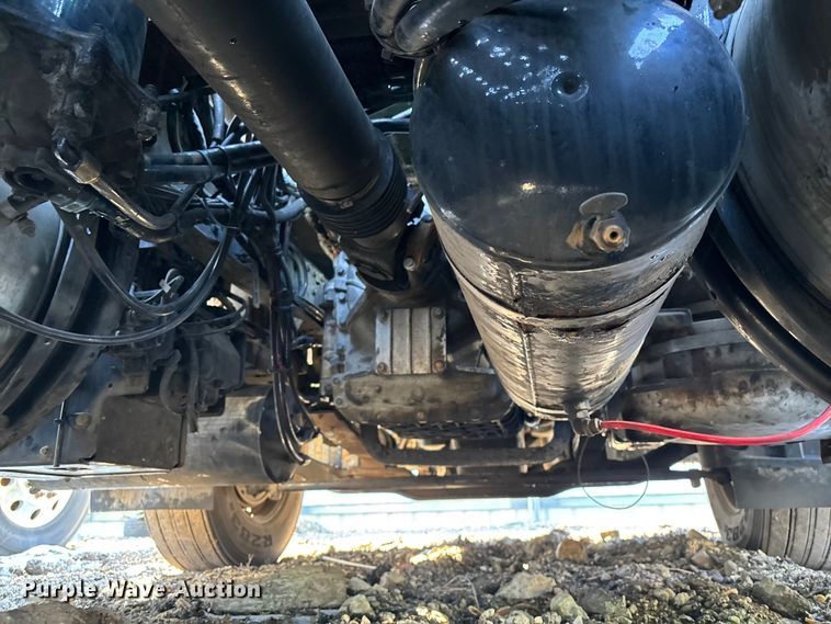 image for item YA2321 2016 Mack CXU613 semi truck