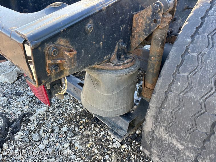 image for item YA2321 2016 Mack CXU613 semi truck