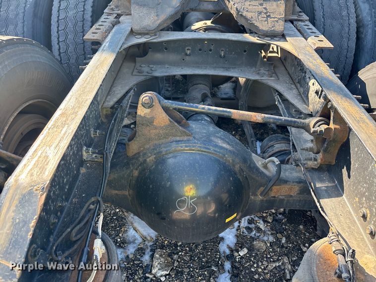 image for item YA2321 2016 Mack CXU613 semi truck