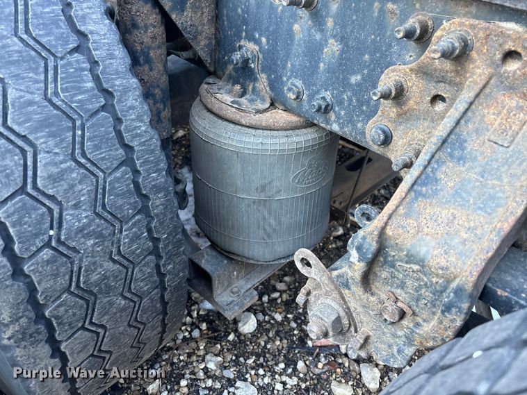 image for item YA2321 2016 Mack CXU613 semi truck