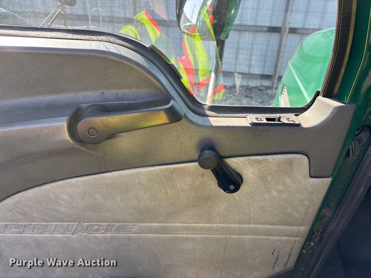 image for item YA2321 2016 Mack CXU613 semi truck