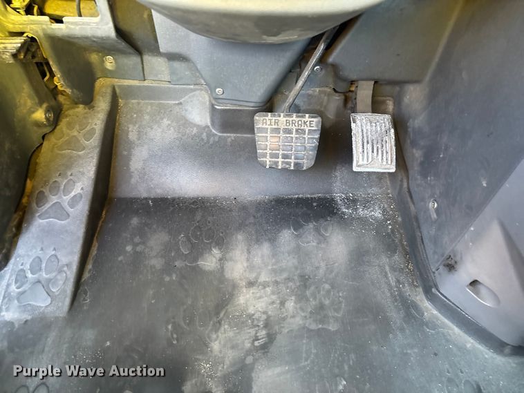 image for item YA2321 2016 Mack CXU613 semi truck