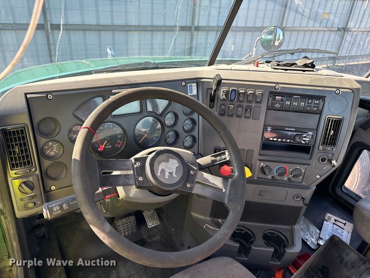 image for item YA2321 2016 Mack CXU613 semi truck