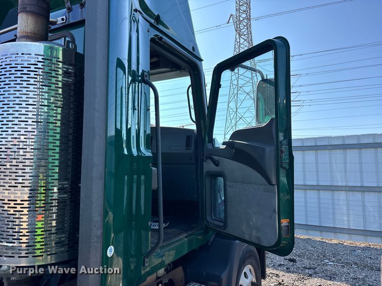 image for item YA2321 2016 Mack CXU613 semi truck