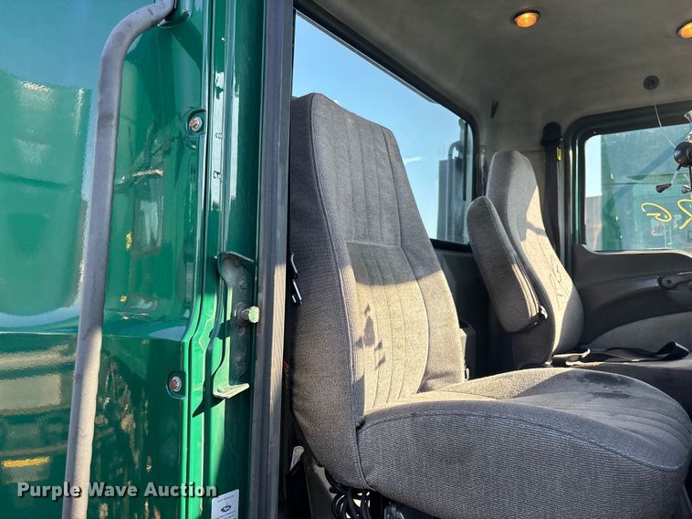 image for item YA2321 2016 Mack CXU613 semi truck