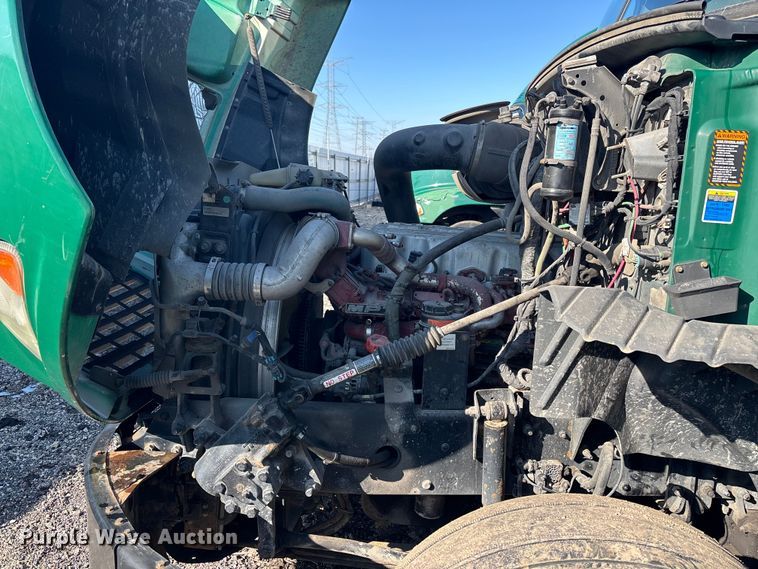 image for item YA2321 2016 Mack CXU613 semi truck